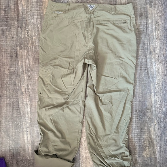 Women’s Columbia Capri Cargo Pants - Picture 5 of 6